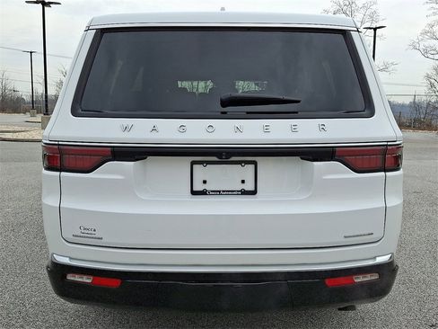 Used 2023 Jeep Wagoneer Series III w/ Preferred Equipment Group image 8