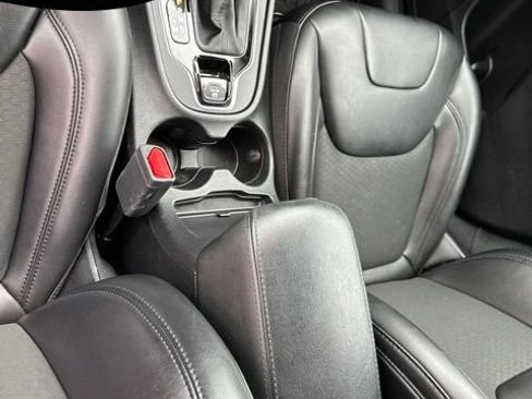 Used 2020 Jeep Cherokee Latitude Plus FWD image 18