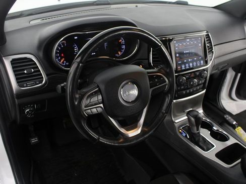 Used 2021 Jeep Grand Cherokee Laredo X image 8