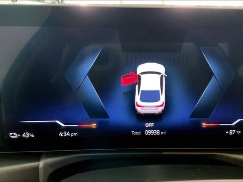 Used 2025 BMW i4 eDrive40 RWD image 9