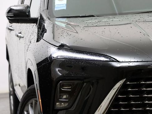 Certified 2025 Buick Enclave Avenir image 4