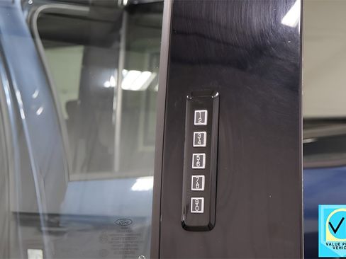 Used 2017 Ford F150 XLT w/ Equipment Group 302A Luxury image 38