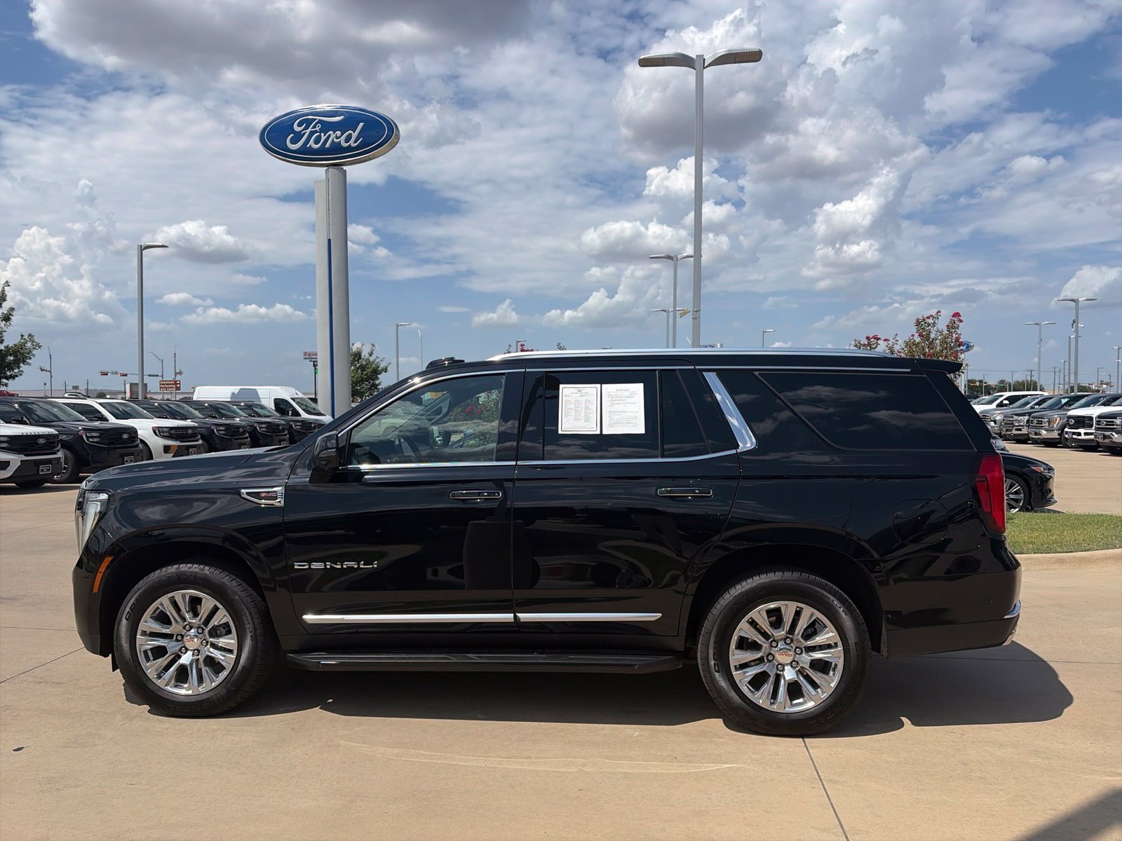 Used 2025 GMC Yukon Denali AWD/4WD image 2