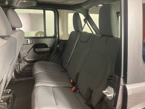 Used 2025 Jeep Wrangler Sport S image 16