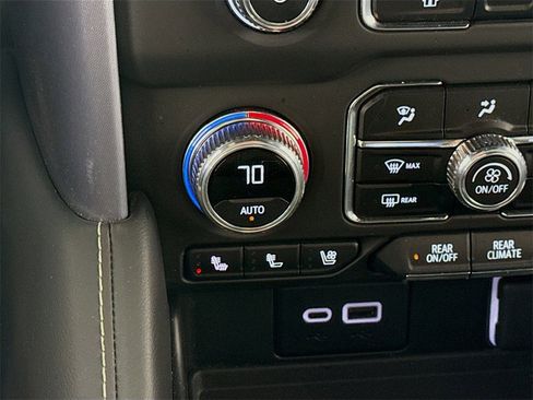 Used 2024 GMC Yukon XL SLT w/ SLT Luxury Package image 15