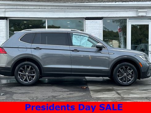 Used 2022 Volkswagen Tiguan SE image 3