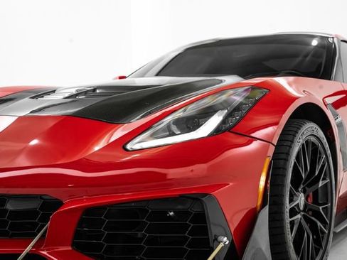 Used 2015 Chevrolet Corvette Z06 w/ 3LZ Preferred Equipment Group image 17