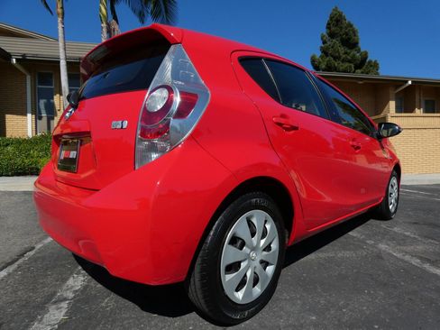Used 2014 Toyota Prius C One image 8