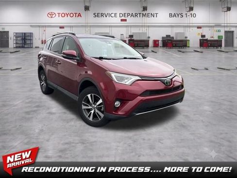 Used 2018 Toyota RAV4 XLE AWD/4WD image 1