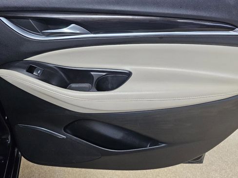 Used 2020 Buick Enclave Essence image 14