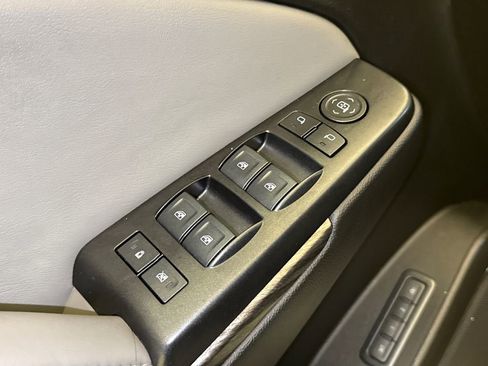 Used 2019 Chevrolet Suburban LT image 20