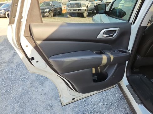 Used 2019 Nissan Pathfinder Platinum image 28