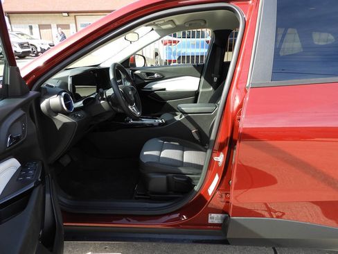 Used 2025 Chevrolet Trax LT w/ Driver Confidence Package FWD image 15