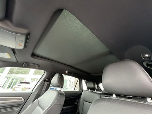 Used 2020 Volkswagen Atlas Cross Sport SEL image 19