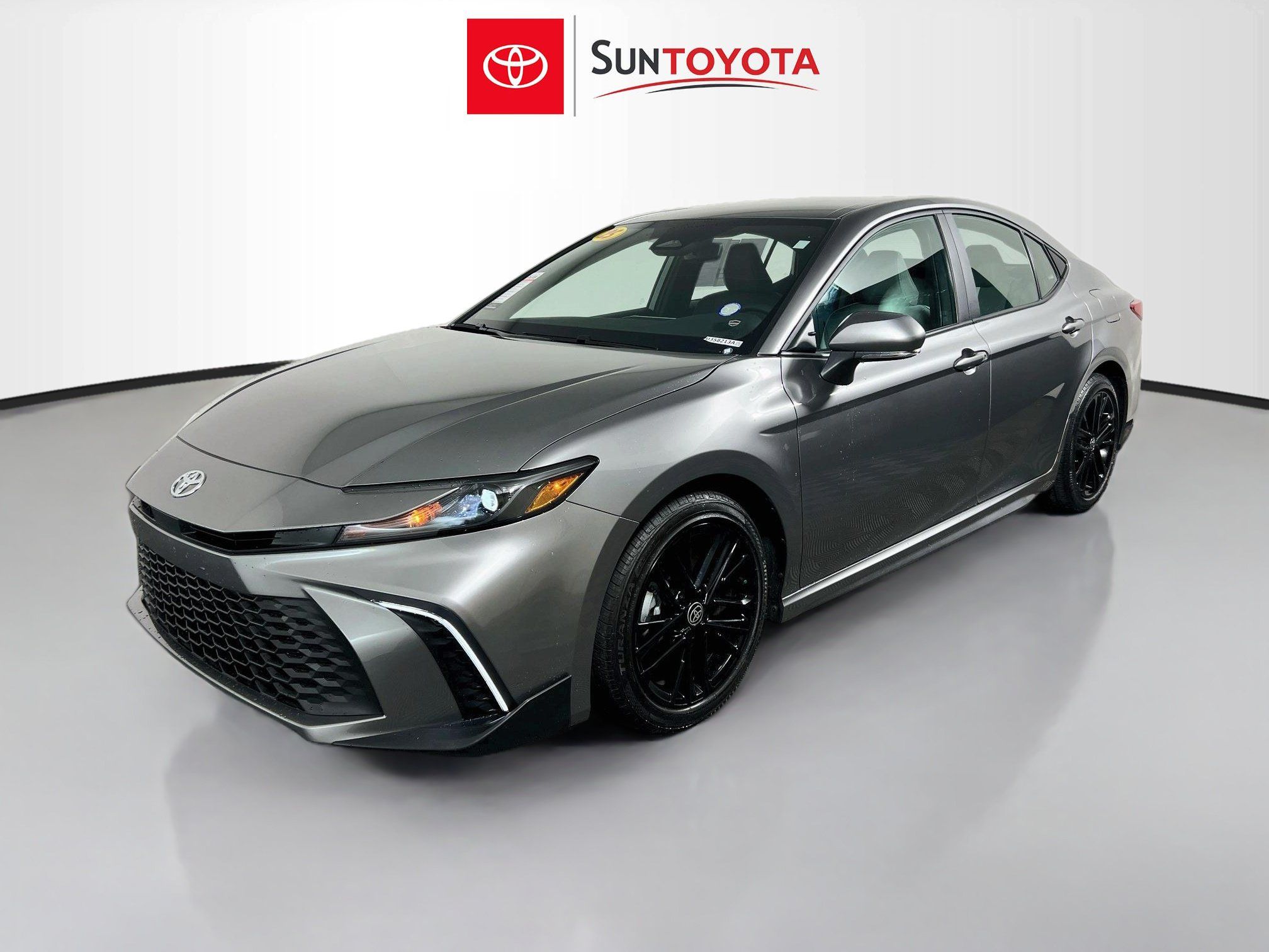 Used 2025 Toyota Camry SE FWD image 9