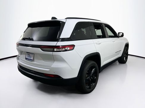 Used 2022 Jeep Grand Cherokee Altitude image 5