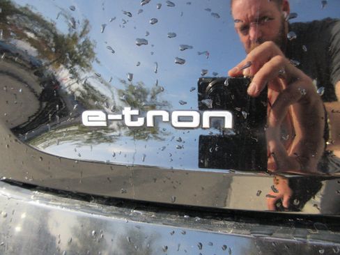 Used 2022 Audi e-tron Premium Plus AWD/4WD image 9