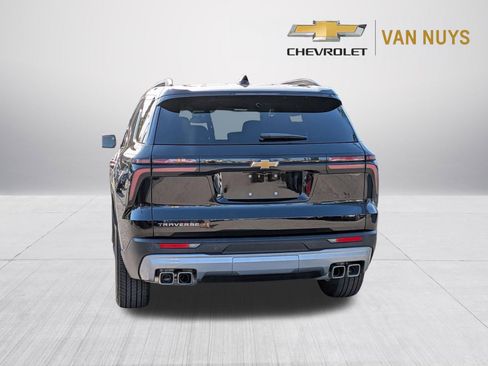 Used 2026 Chevrolet Traverse LT w/ LPO, Floor Liner Package FWD image 6