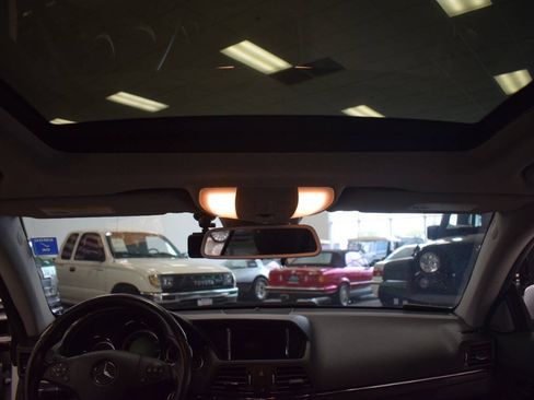Used 2011 Mercedes-Benz E 550 Coupe image 33