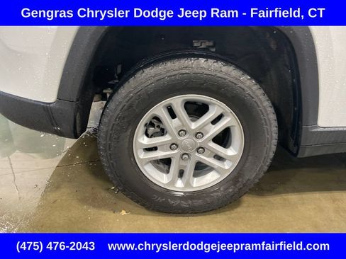 Certified 2023 Jeep Grand Cherokee Laredo w/ Luxury Tech Group I AWD/4WD image 8