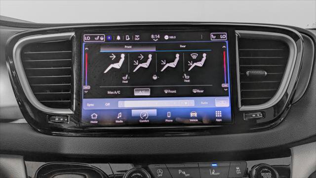 Used 2024 Chrysler Pacifica Touring-L FWD image 31