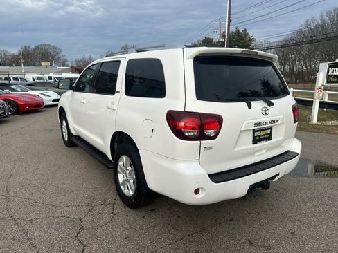 Used 2019 Toyota Sequoia SR5 image 6