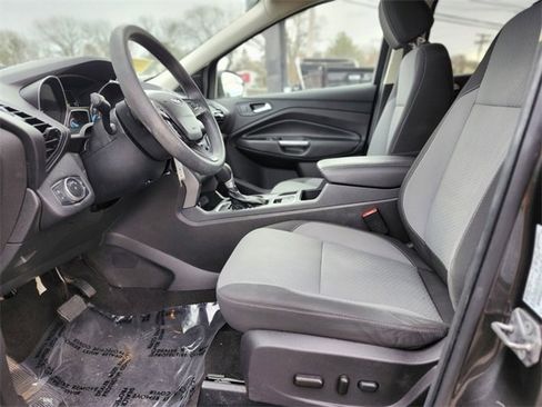 Certified 2017 Ford Escape SE w/ SE Cold Weather Package image 18