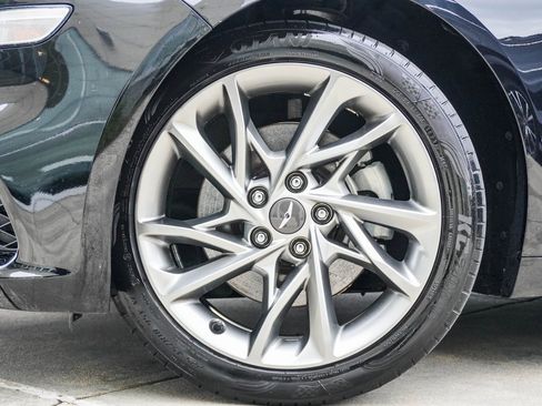 Used 2022 Genesis G70 2.0T image 2