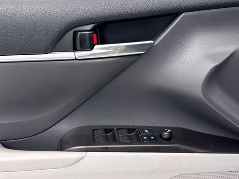 Used 2021 Toyota Camry LE w/ Carpet Mat Package (TMS) FWD image 25