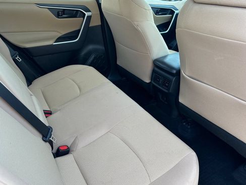 Certified 2022 Toyota RAV4 LE AWD/4WD image 18