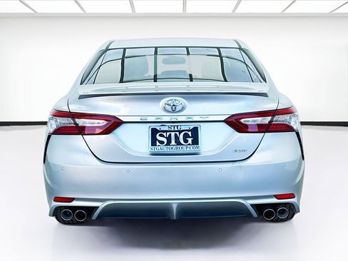 Used 2018 Toyota Camry XSE image 5