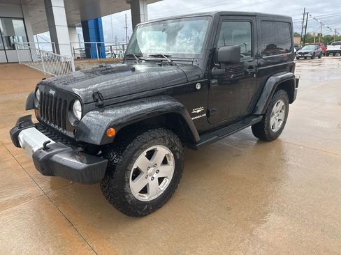 Used 2012 Jeep Wrangler Sahara AWD/4WD image 23