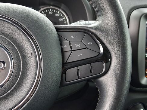 Used 2022 Jeep Renegade Altitude w/ Convenience Group AWD/4WD image 22