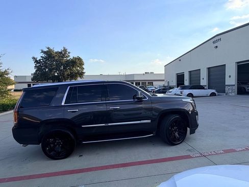 Used 2017 Cadillac Escalade Luxury image 9