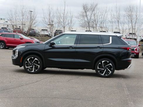 Used 2024 Mitsubishi Outlander SEL image 3