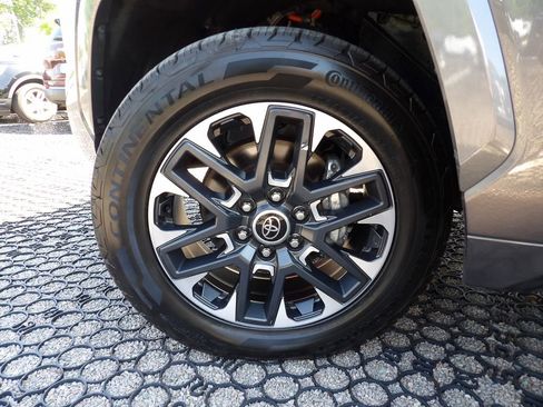 Used 2024 Toyota Tundra Limited AWD/4WD image 32