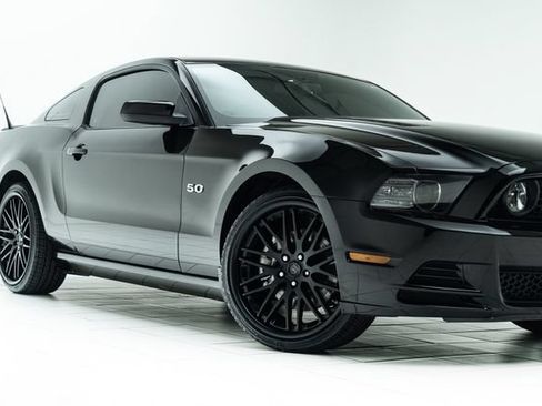 Used 2013 Ford Mustang GT RWD image 3