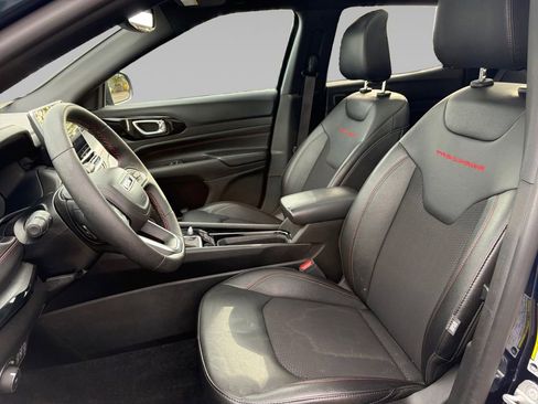 Used 2024 Jeep Compass Trailhawk w/ Sun and Sound Group image 9