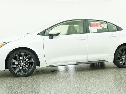 Used 2026 Toyota Corolla SE w/ SE Premium Package FWD image 4