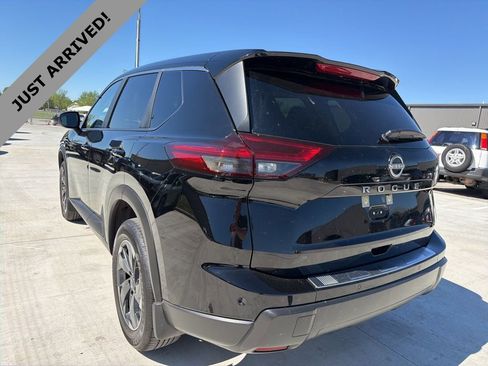 Certified 2025 Nissan Rogue SV image 7