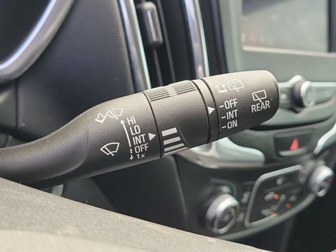 Used 2020 Chevrolet Equinox LT FWD image 12