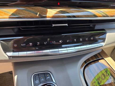 Used 2023 Cadillac Escalade Sport Platinum AWD/4WD image 35