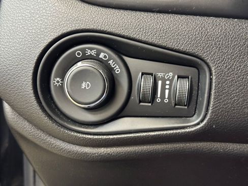 Used 2016 Jeep Renegade Trailhawk image 27