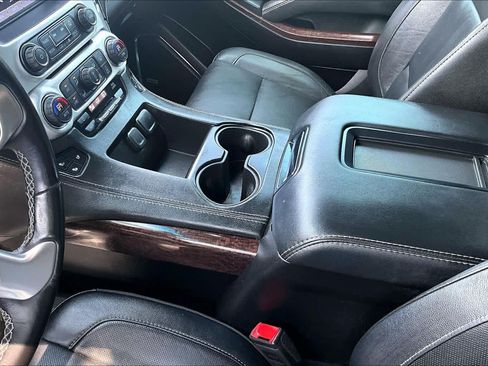 Used 2019 GMC Yukon XL SLT w/ Premium Edition RWD image 17
