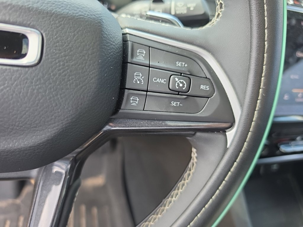 Used 2023 Jeep Grand Cherokee Altitude AWD/4WD image 23