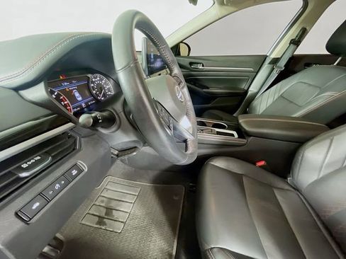 Used 2024 Nissan Altima 2.5 SR w/ SR Premium Package FWD image 22