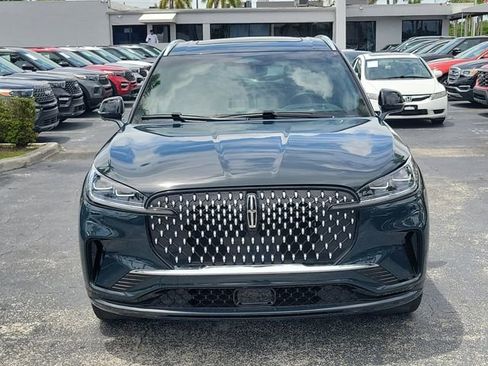Used 2025 Lincoln Aviator Black Label AWD/4WD image 2