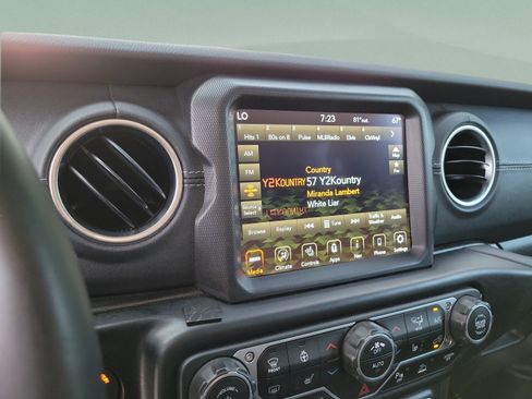 Used 2021 Jeep Wrangler Unlimited Sahara w/ Cold Weather Group AWD/4WD image 17