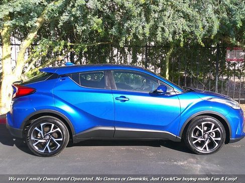 Used 2020 Toyota C-HR XLE image 5