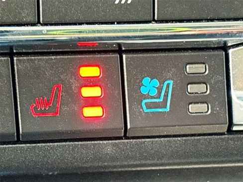 Used 2021 Ford F150 Lariat w/ Equipment Group 502A High image 23